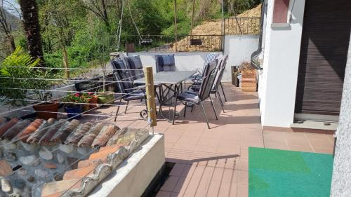 Doppelzimmer mit Gemeinschaftsbad - und Küche (Doppelzimmer mit Gemeinschaftsbad - und Kuche) in Croglio