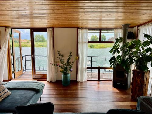 Widok, Chic stays on the Rhine in Utrechtsestraat
