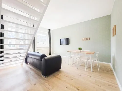 Tolstov Apartments - 4 Room Apartment - Maisonette - Balcony - 20 Min Messe DUS and Old Town DUS in Düsseldorf, Deutschland