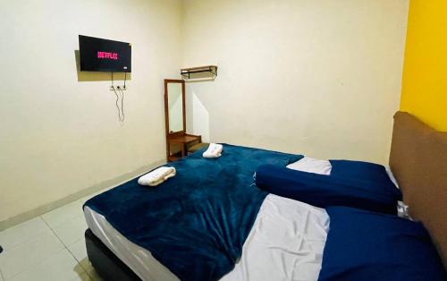 3 double beds