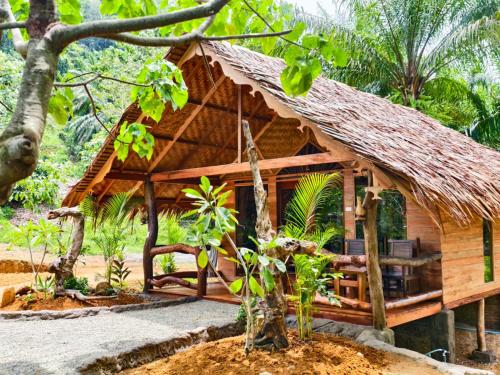 Kert, TheJungleGuide - Lodges & Treks in Bukit Lawang