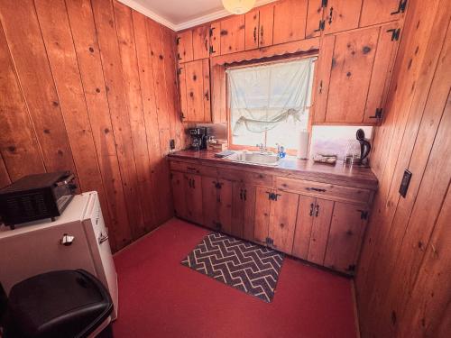 Room 7 - Downtown Joshua Tree Motel - Pet Friendly - Walk to Shops & Visitor Center, Minutes to Park Entrance, Joshua Tree (zdjęcie 9)