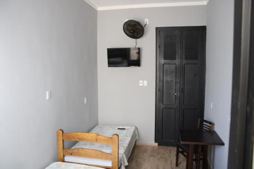 3 twin beds