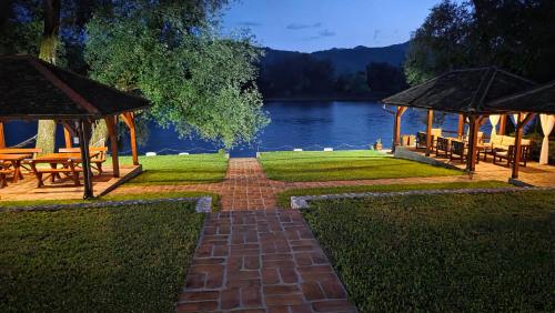 Tri vrbe - Apartment - Ljubovija