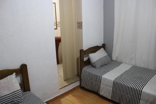2 twin beds