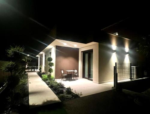 Villa Luxury Jevarò - Peschiera del Garda (Villa Luxury Jevaro - Peschiera del Garda) in Santa Cristina