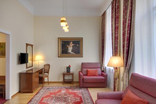 room detail thumbnail 1