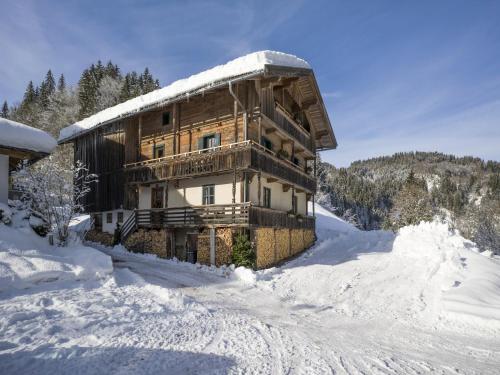 Farmhouse in Hopfgarten near Ski Bus