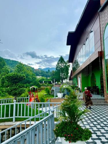 The Gooseneck Hotel and Restaurant in Rani Pokri