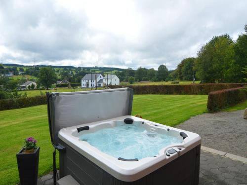 Cottage in Petite Langlire with bubble bath