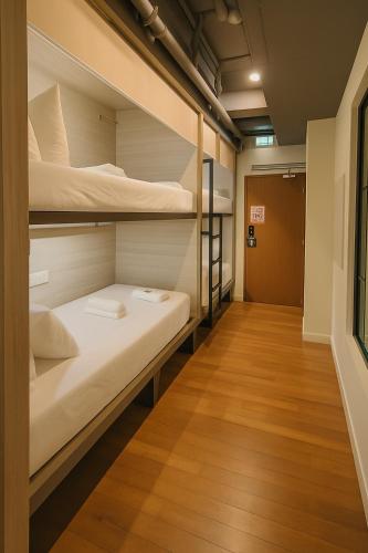 Private Room (4 Single Pods)