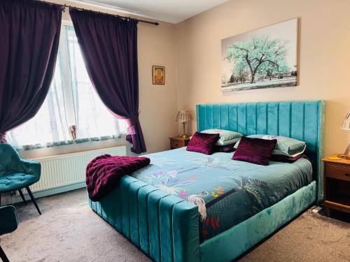 Super King, Close to Beach, Shops, Train, Shared Bathroom 1