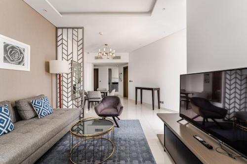 Stylish 1BR with Burj & Canal View, Dubai