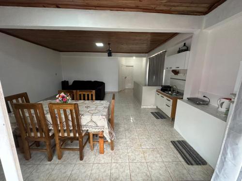 Departamento amueblado con Cine, balcón y céntrico (Departamento amueblado con Cine, balcon y centrico) in Bella Vista