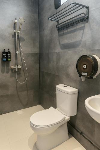 Wink at Upper Cross Street - image 4