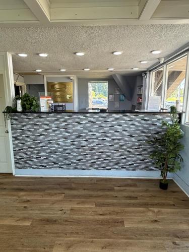 SureStay Hotel by Best Western Montgomery Southwest - image 14
