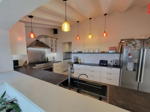 Charmante villa avec vue mer in เมเดีย ลูนา