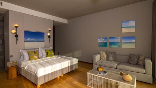 1 twin bed, 1 sofa bed