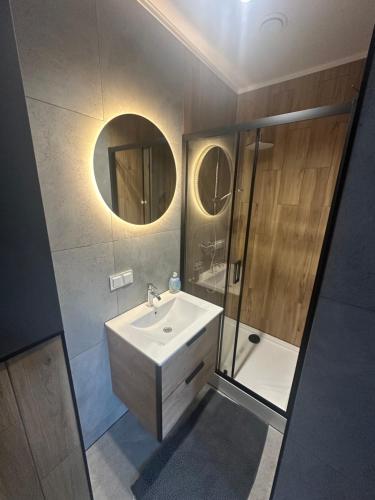 Nowa Apartmenty - parking lotniskowy