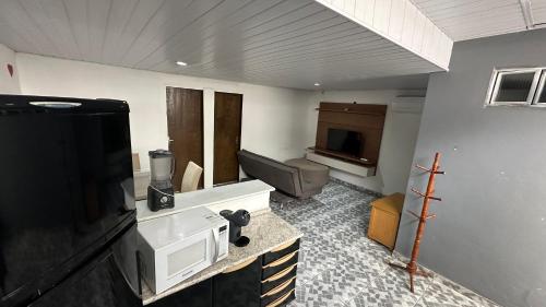 Shared lounge/TV area, Quarto Carambola in Urca