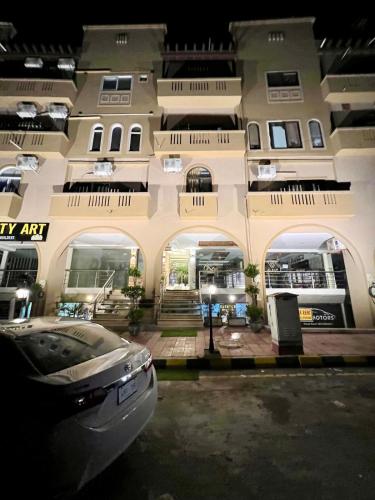 Chic Chamber 2BHK Bahria Town P7 - Self Check-in in ราฟีบล็อก
