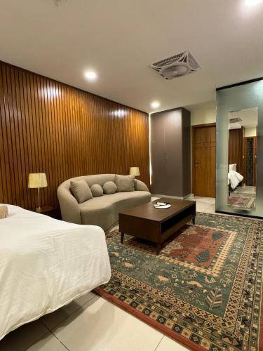 Skyluxe Designer Suites with rooftop Pool Gym Sauna & Self Check In - image 13