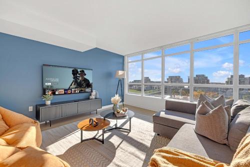 Spacious Retreat Luxe 3BR Condo with City Views