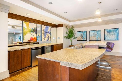 DTSS LuxePad 2BED 2BATH Washington DC Balcony Views, Gym, Pool, Free Parking in ซิลเวอร์สปริงค์ (MD)