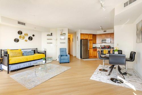 ห้องครัว, DTSS LuxePad 2BED 2BATH Washington DC Balcony Views, Gym, Pool, Free Parking in ซิลเวอร์สปริงค์ (MD)