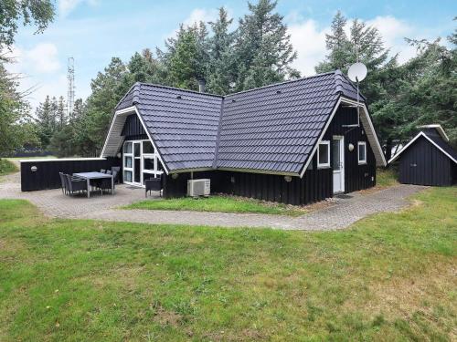 8 person holiday home in Blåvand