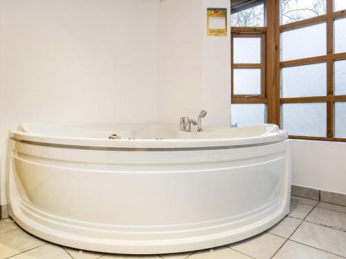 Spa, 6 person holiday home in Læsø-By Traum in 萊索島