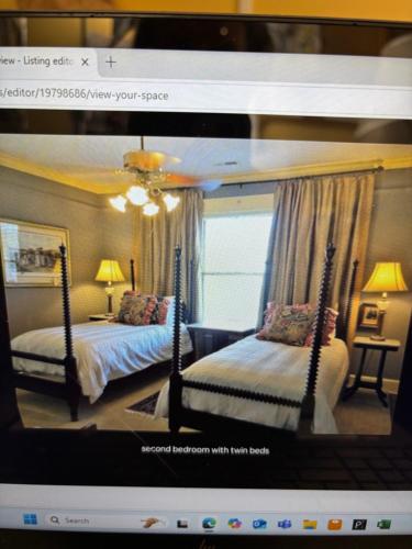 The Madison House Upstairs Apartment near Overton Park