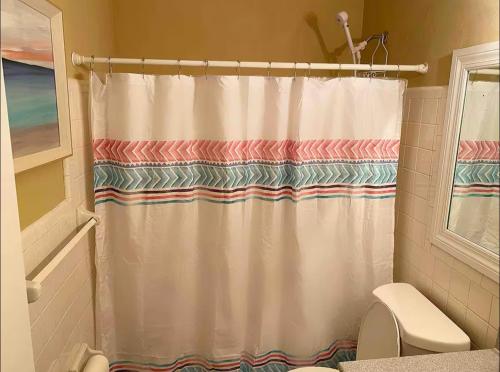 Lovely 2 Bedroom Condo With Free Parking & Wifi!!