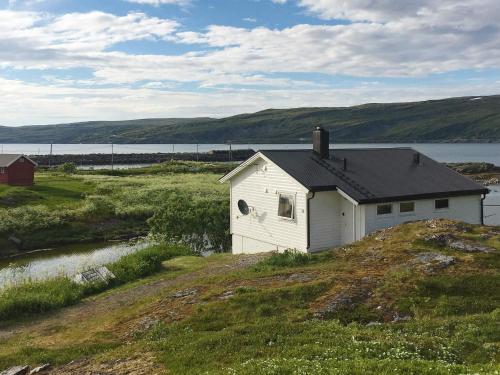 Зовнішній вигляд готелю, person holiday home in BREIVIKBOTN in Breivik