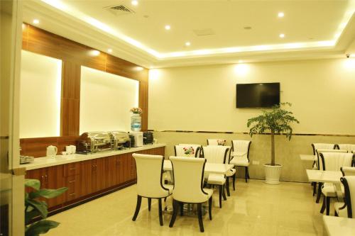 Restaurant, GreenTree Inn Henan Zhengzhou Wanda Hanghai Middle Road Business Hotel in Erqi