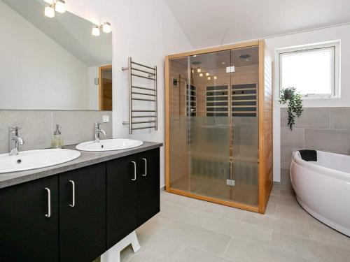 Modern Retreat with Spa - By Traum Ferienwohnungen in Gronhoj