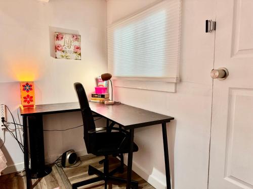 Tiny Private Room on the 1st Floor with Shared Bathroom 9 minutes to Seatac Airport, Сиэтл (фото 8)