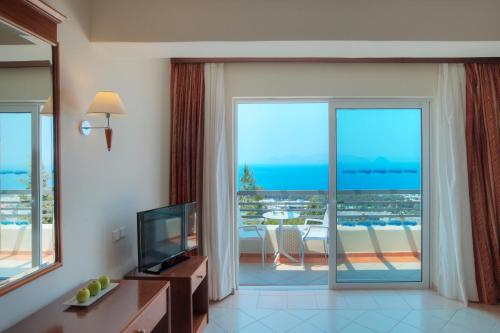 Double or Twin Room with Sea View (2 Adults + 1 Child)