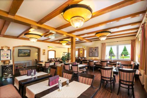 Étterem, Gasthof-Ferienwohnung Zur Zweere in Eimelrod