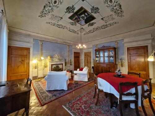 Romantic Getaway with Views in Montecastelli