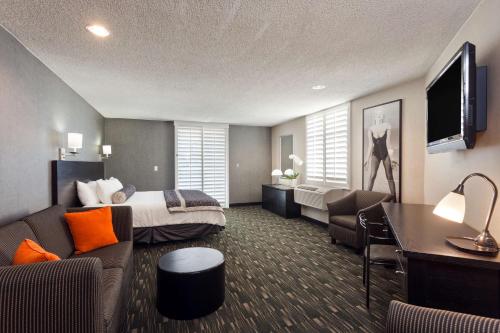 Ramada Plaza by Wyndham West Hollywood Hotel & Suites - image 10