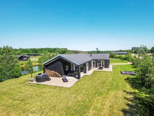 8 person holiday home in Glesborg