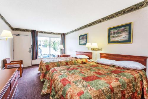 2 double beds