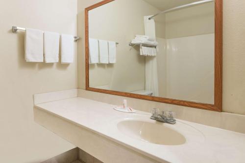 Super 8 by Wyndham Staunton, Staunton (photo 4)