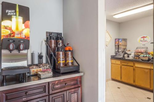 طعام و مشروبات, سوبر 8 باي ويندام شارلوت/أميوزمينت بارك أريا (Super 8 By Wyndham Charlotte/Amusement Park Area) in Pineville Area