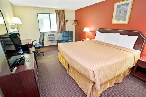 Econo Lodge Spring Lake near Fort Bragg in Spring Lake (NC)