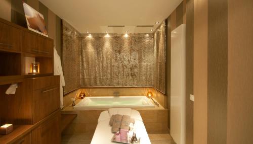 Thomas Hotel Spa & Lifestyle - image 11