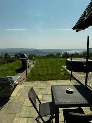 Lago Maggiore Escape - suite con idromassaggio esterno in Nebbiuno