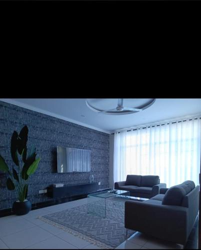 Emayian ventures in 尼亞利海灘