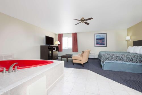 Days Inn by Wyndham Pueblo in พูโบล (CO)